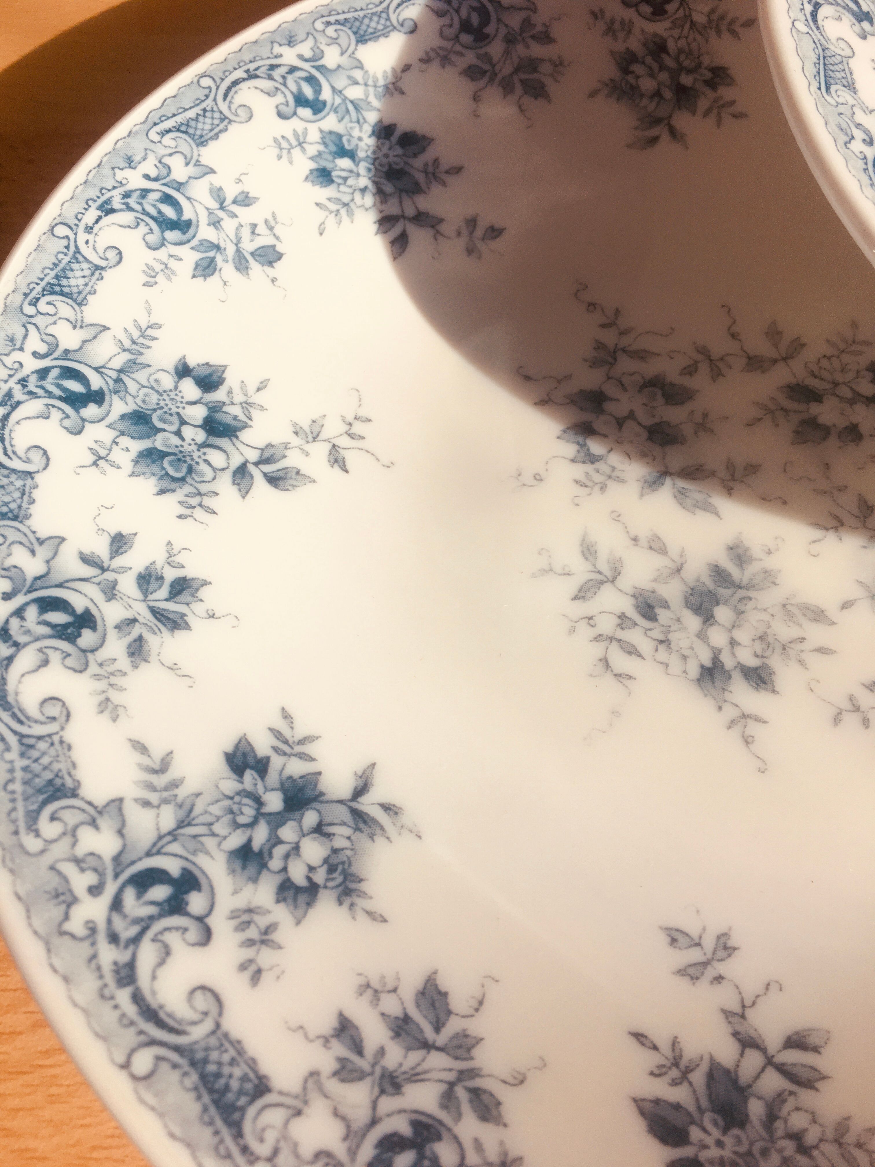 Porcelain plates