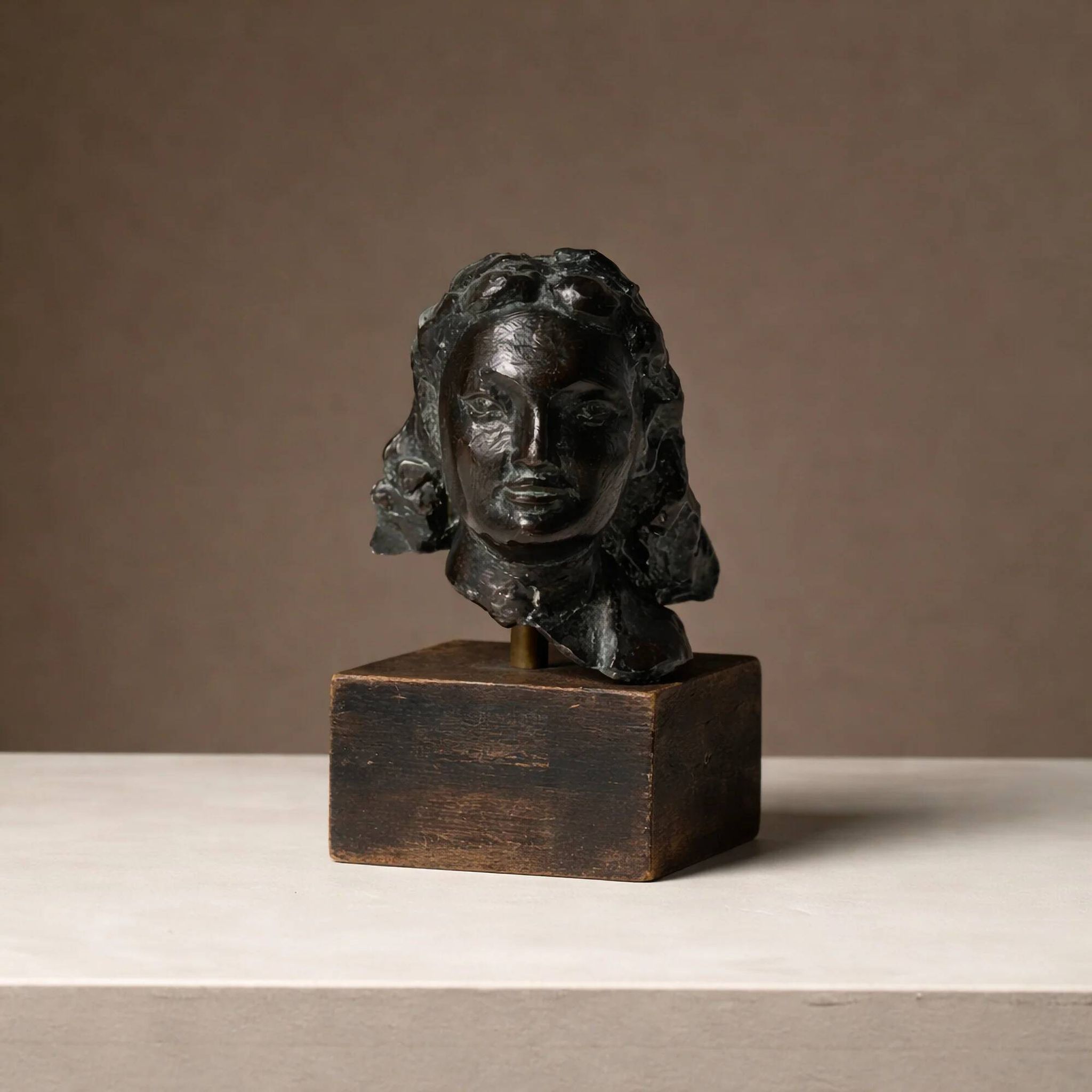 Bronze, portrait of a woman | Maurice Guillaume, 20th century