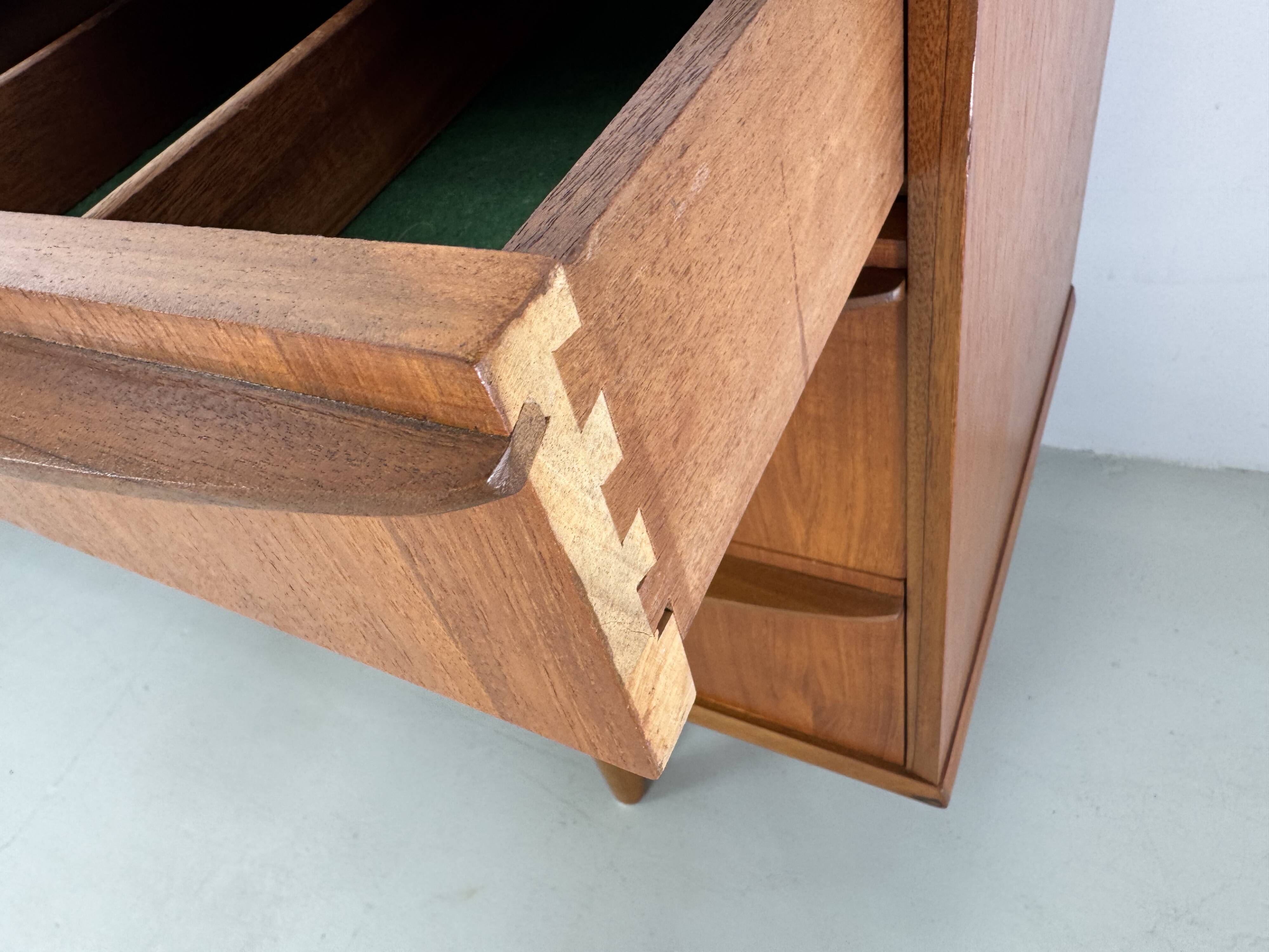 Beautiful vintage sideboard with a sleek design from the 60s.