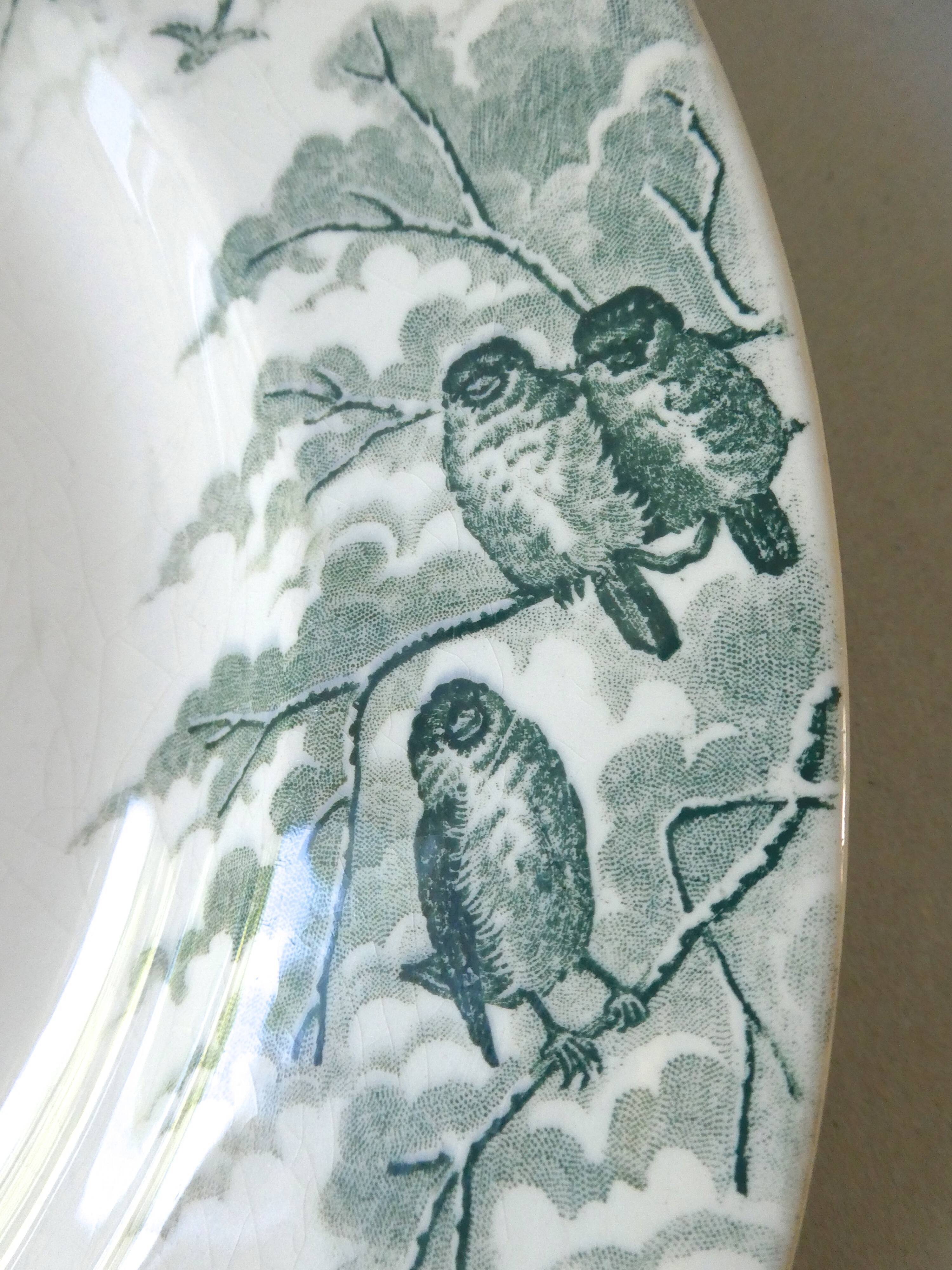 Round dish Sarreguemines, bird décor, model Snow, 1900