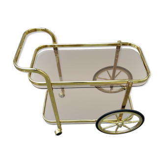 Serving table of the 70