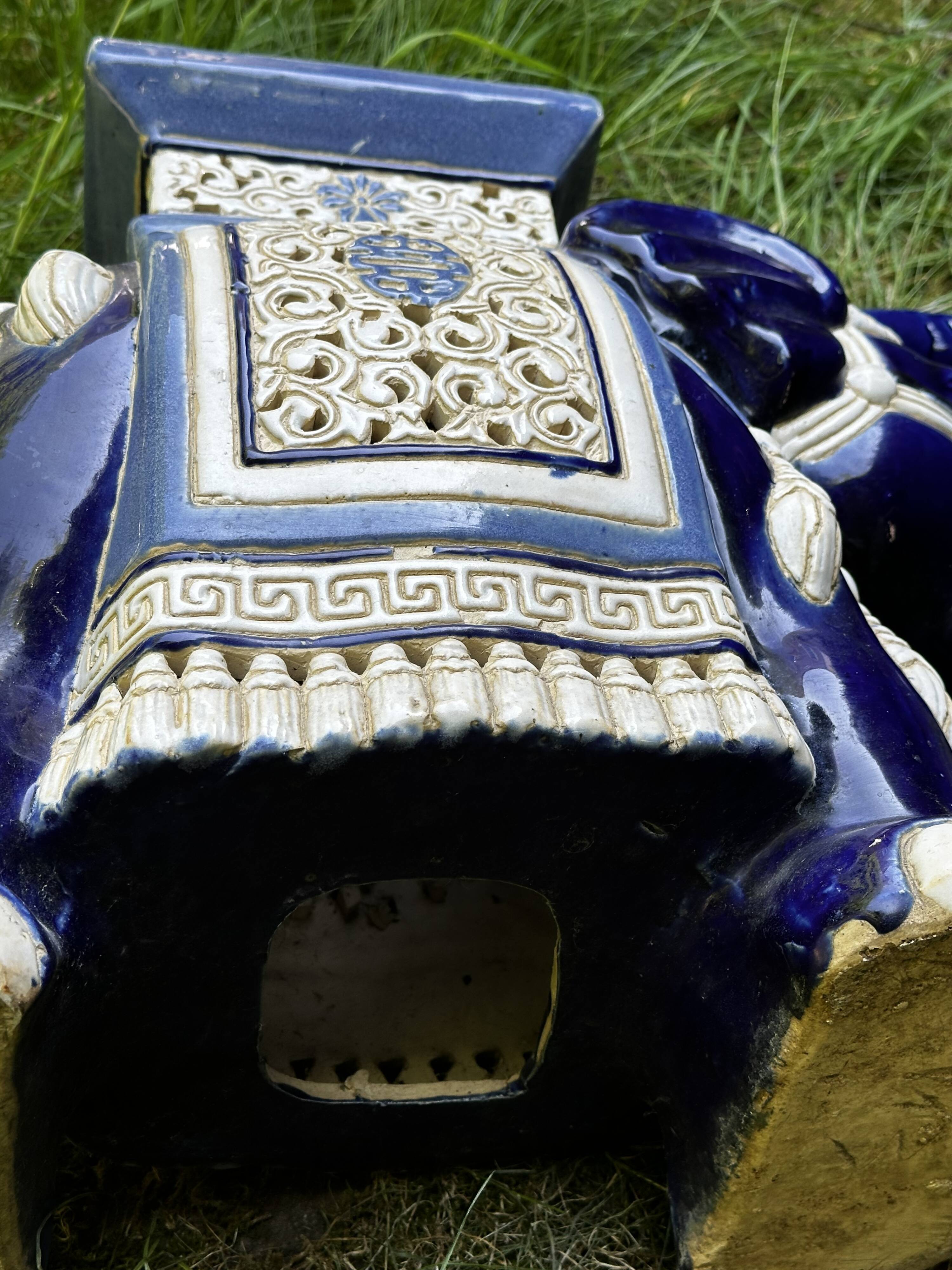 Elephant stool in glazed ceramic in cobalt blue and ivory colors