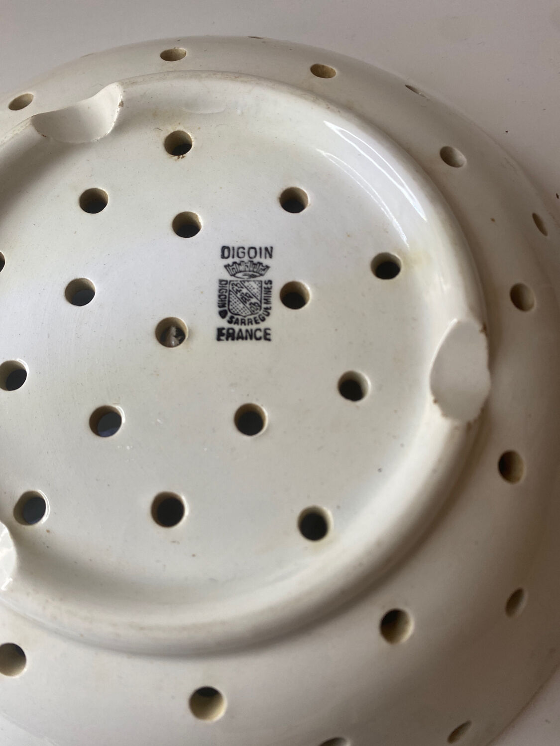 Porcelain strawberry strainer