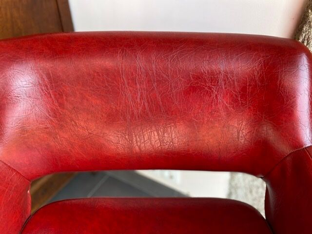 Fauteuil rouge années 60 en skaï