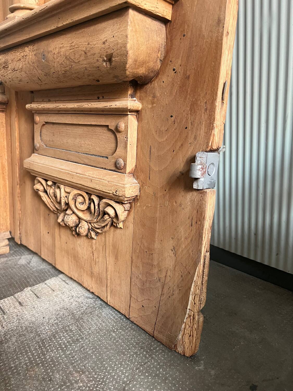 Old sculpted architectural door – 17th/18th century