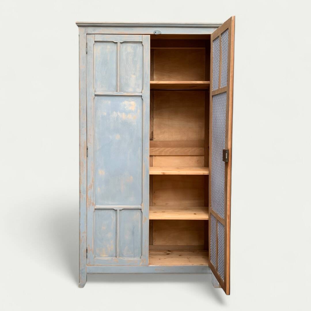 Armoire parisienne ancienne Luterma patine grise bleutée