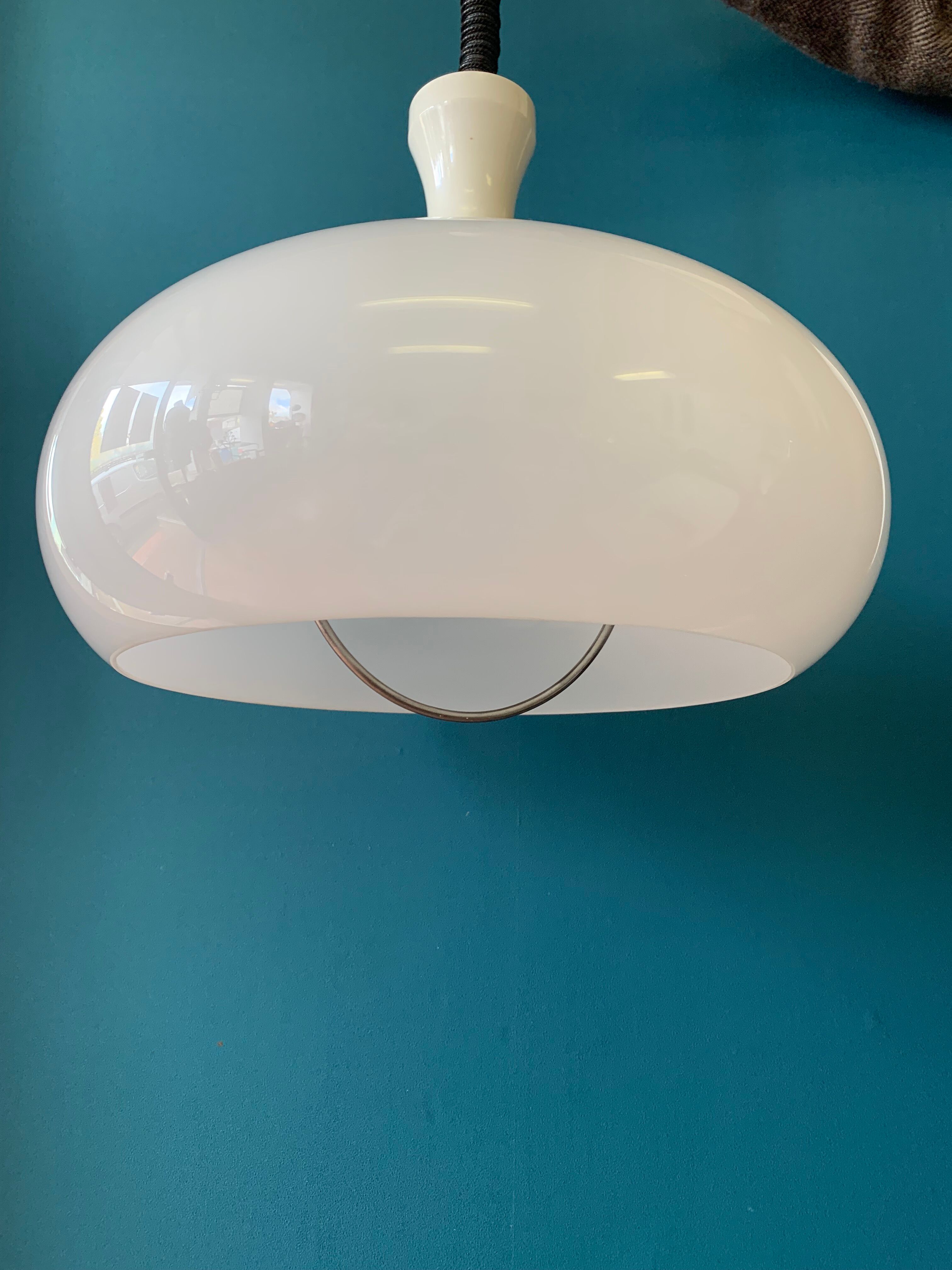 Suspension rises and falls 60s