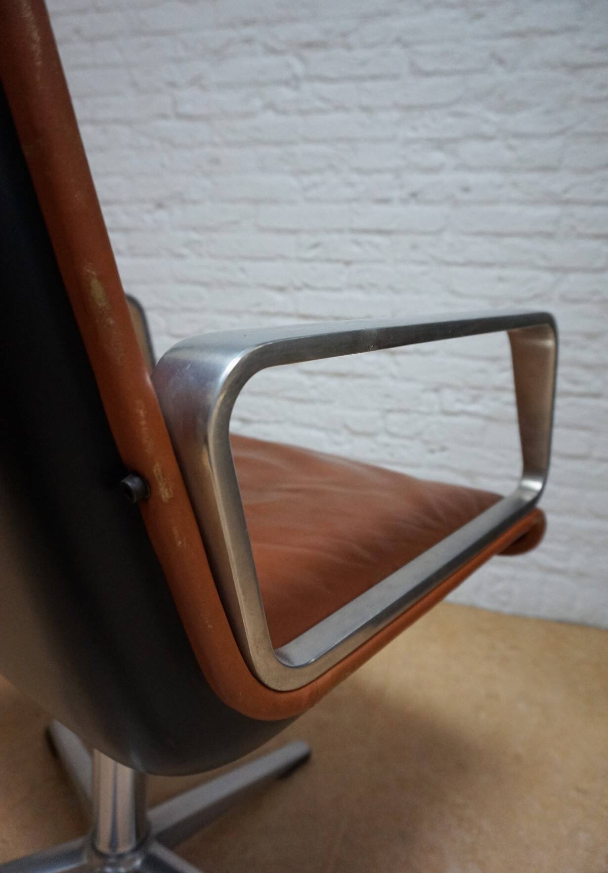 Program 2000 armchair in leather by Delta Design for Wilkhahn, 1960s.
