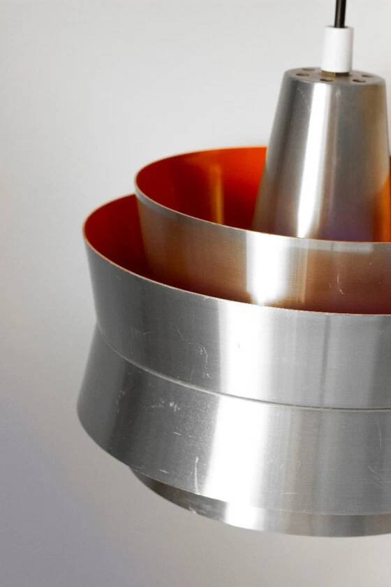 Suspension Trava de Carl Thore en aluminium avec intérieur laqué orange