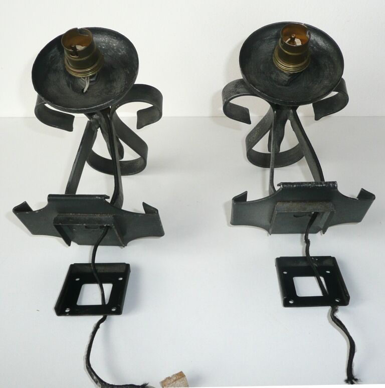 Pair of wall light in wrought iron