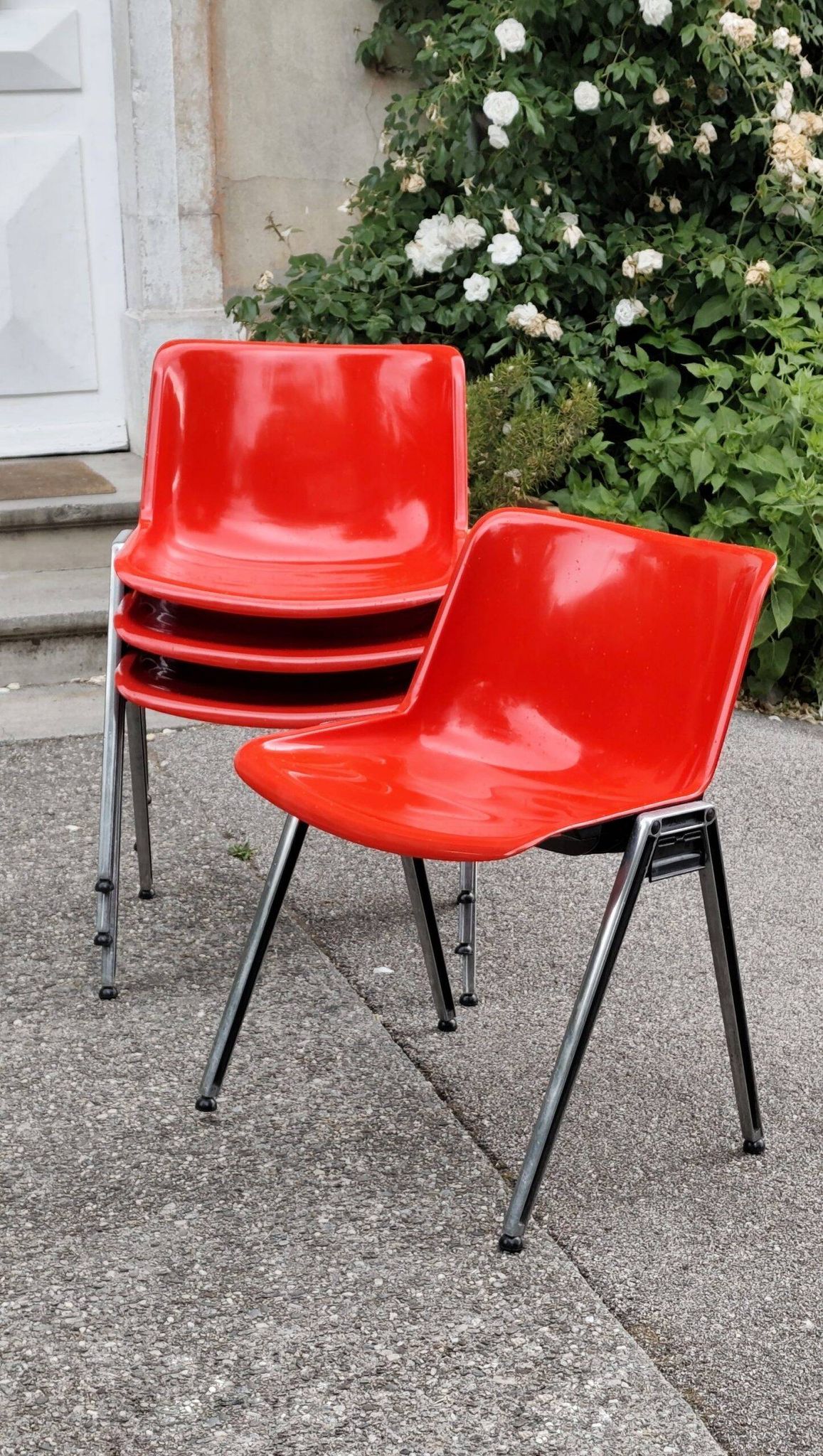 Set of 4 Modus red chairs by Tecno
