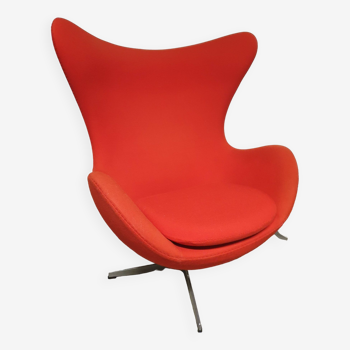 Scandinavian Egg Chair Arne Jacobsen for Fritz Hansen Mid-Century