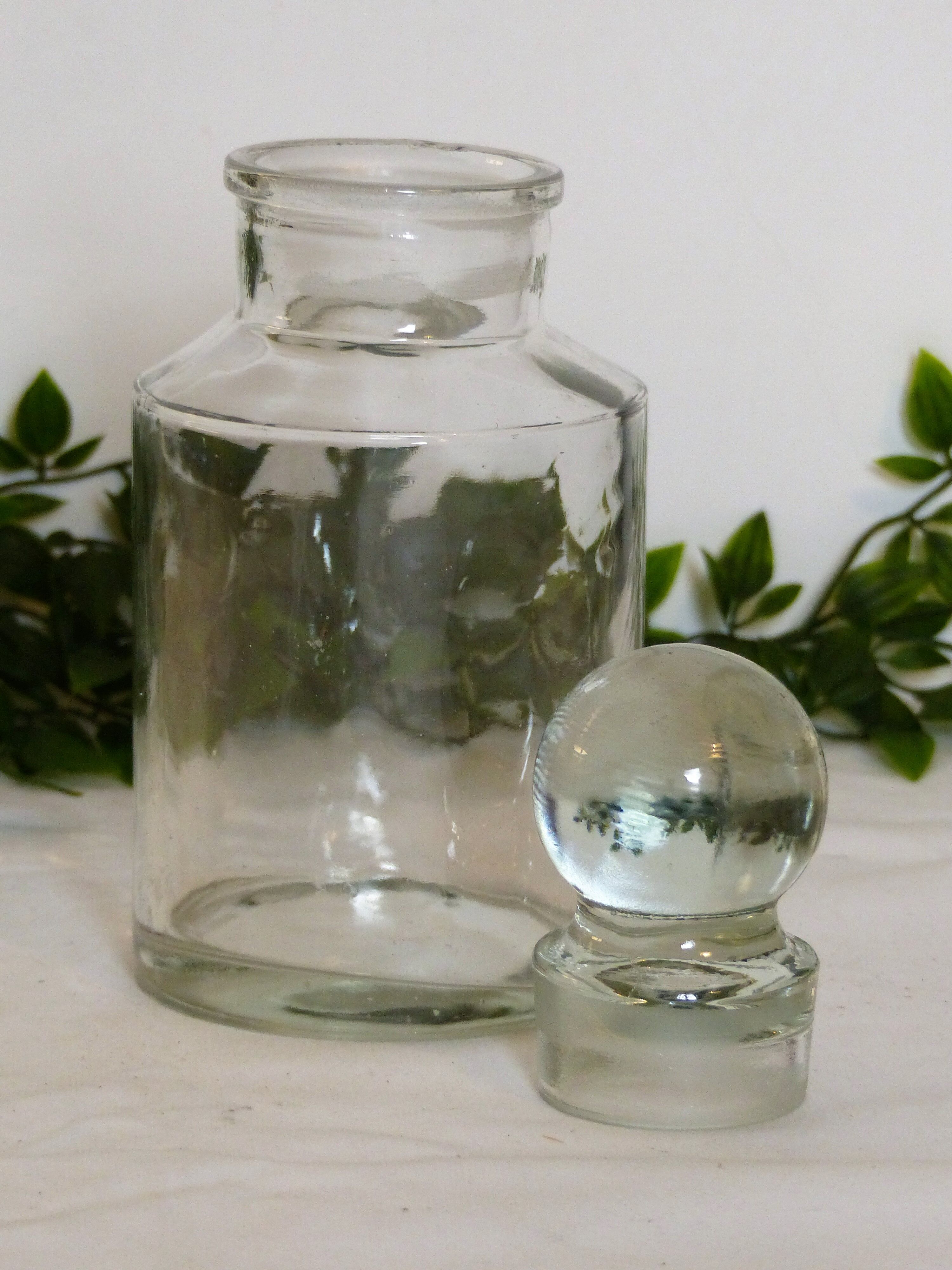 Apothecary jar