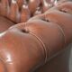 Canapé chesterfield 2,5 places en cuir de vachette vintage au look robuste