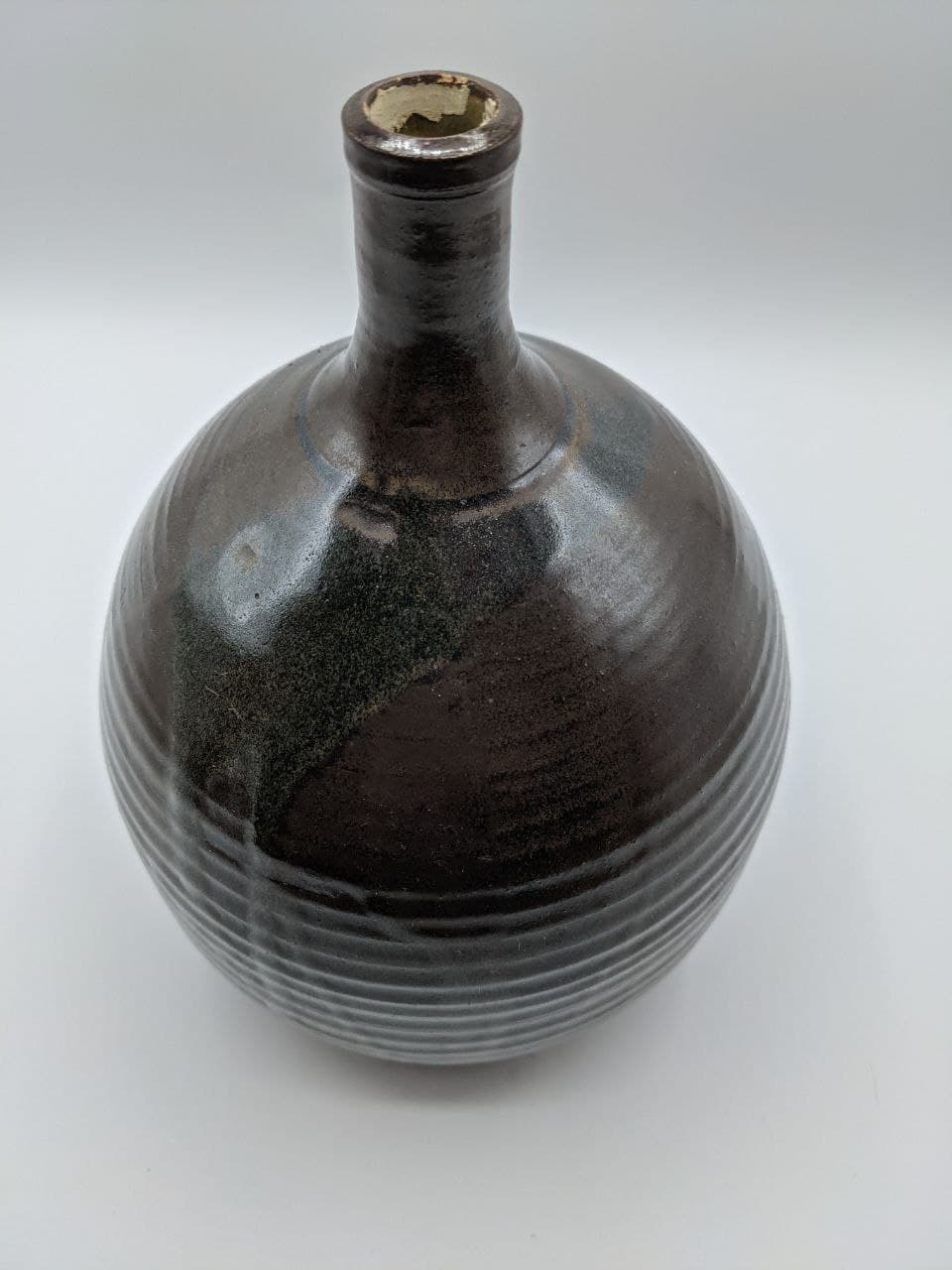 wide ceramic vase with fine brown collar - H: 23cm