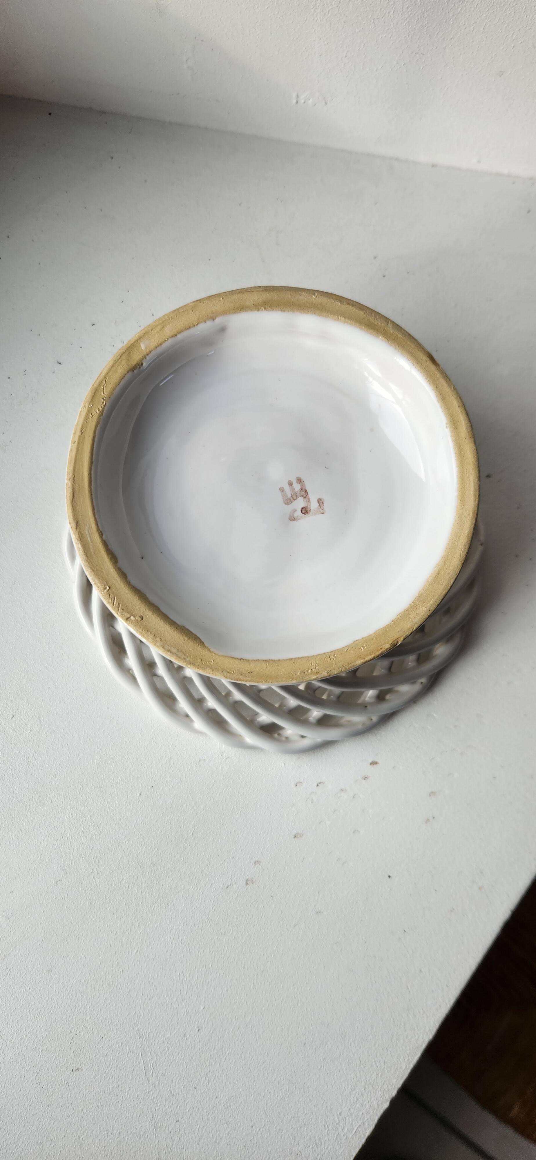 Lattice ceramic basket