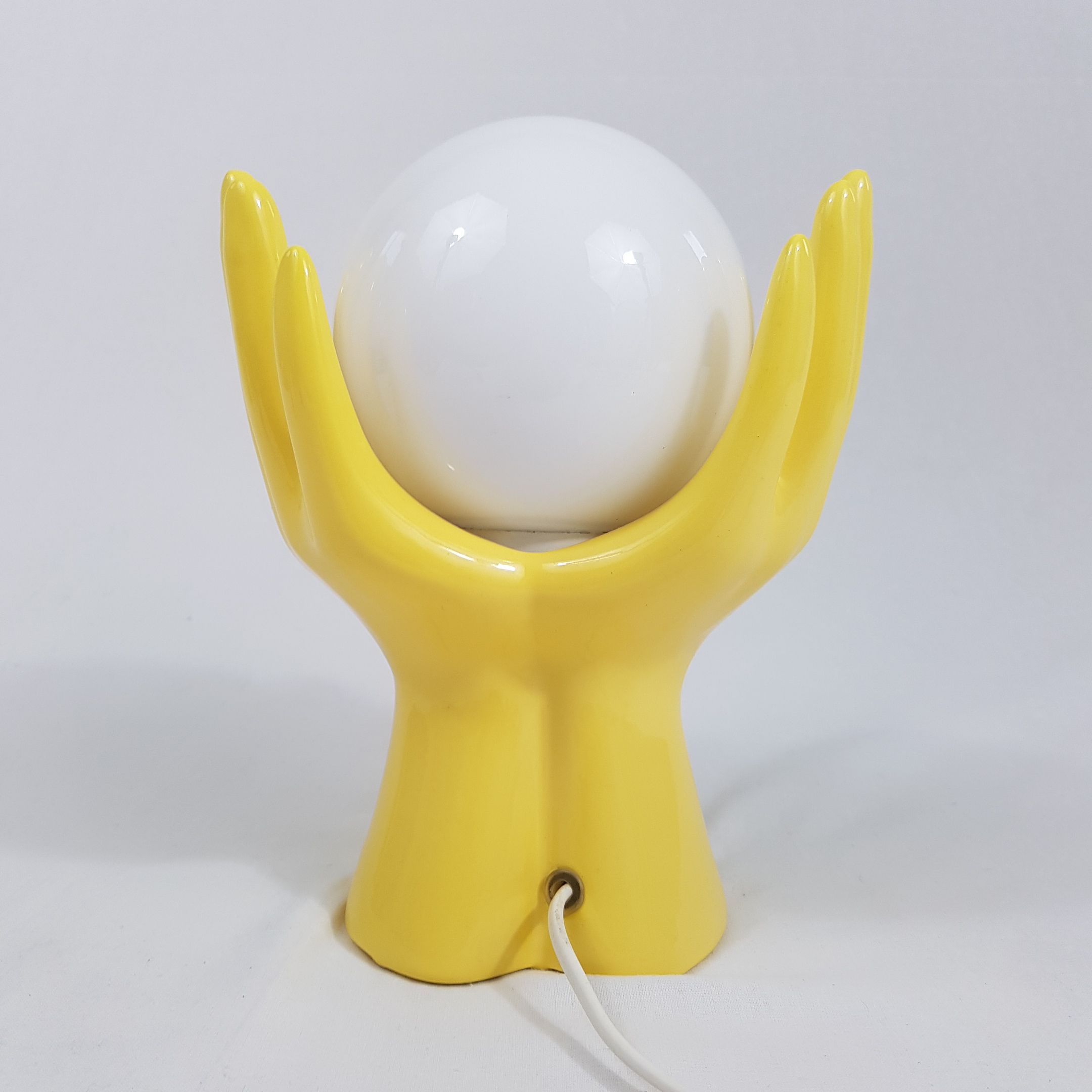 Lamp 2 hands holding a globe ceramic 70