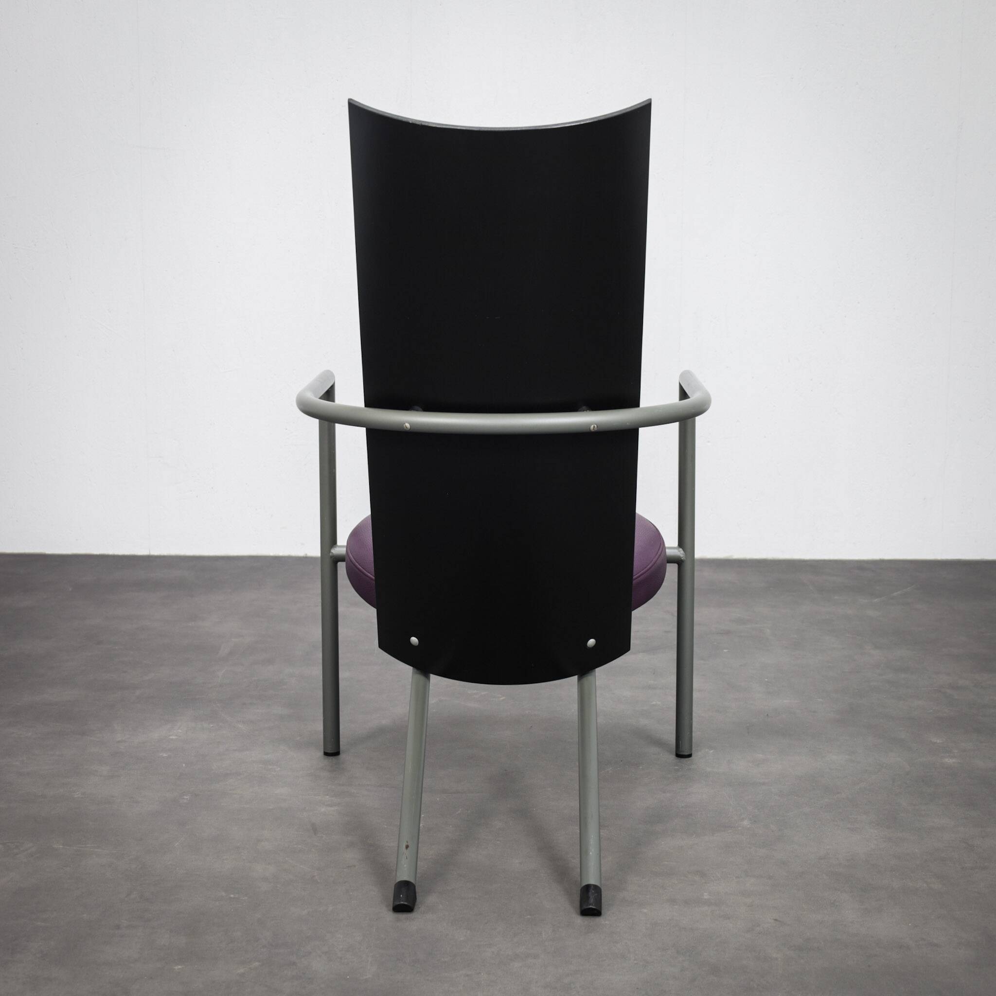 Pair of postmodern armchairs with side table (1980s)