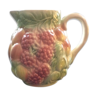 Raspberry pitcher in dabbling
