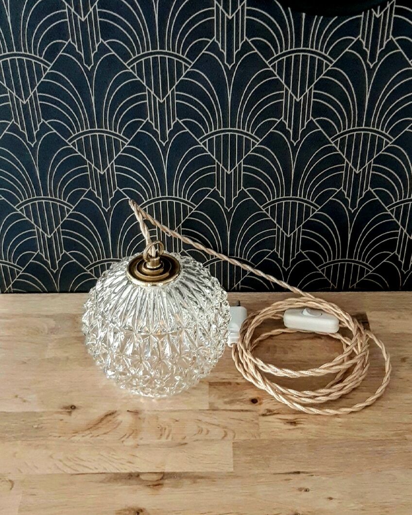 Chiseled vintage globe player