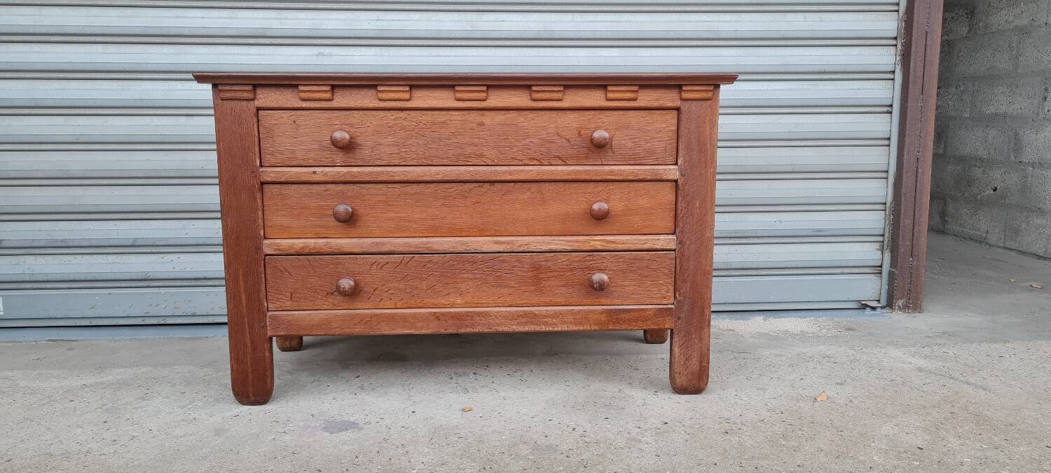 Oak chest of drawers