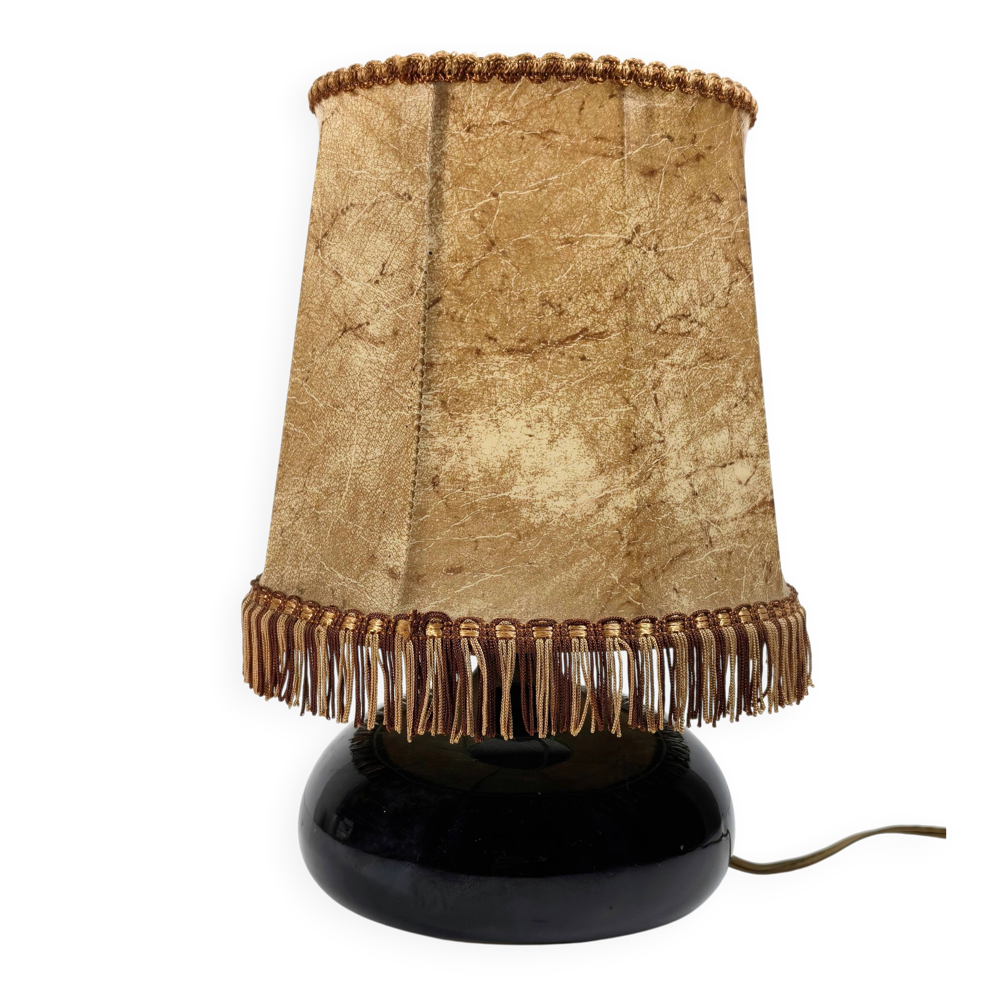 Sculptural table lamp in deep black ceramic.