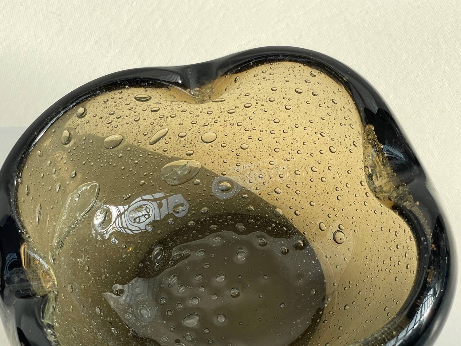 Cendrier en verre bulle ambré – design vintage années 60