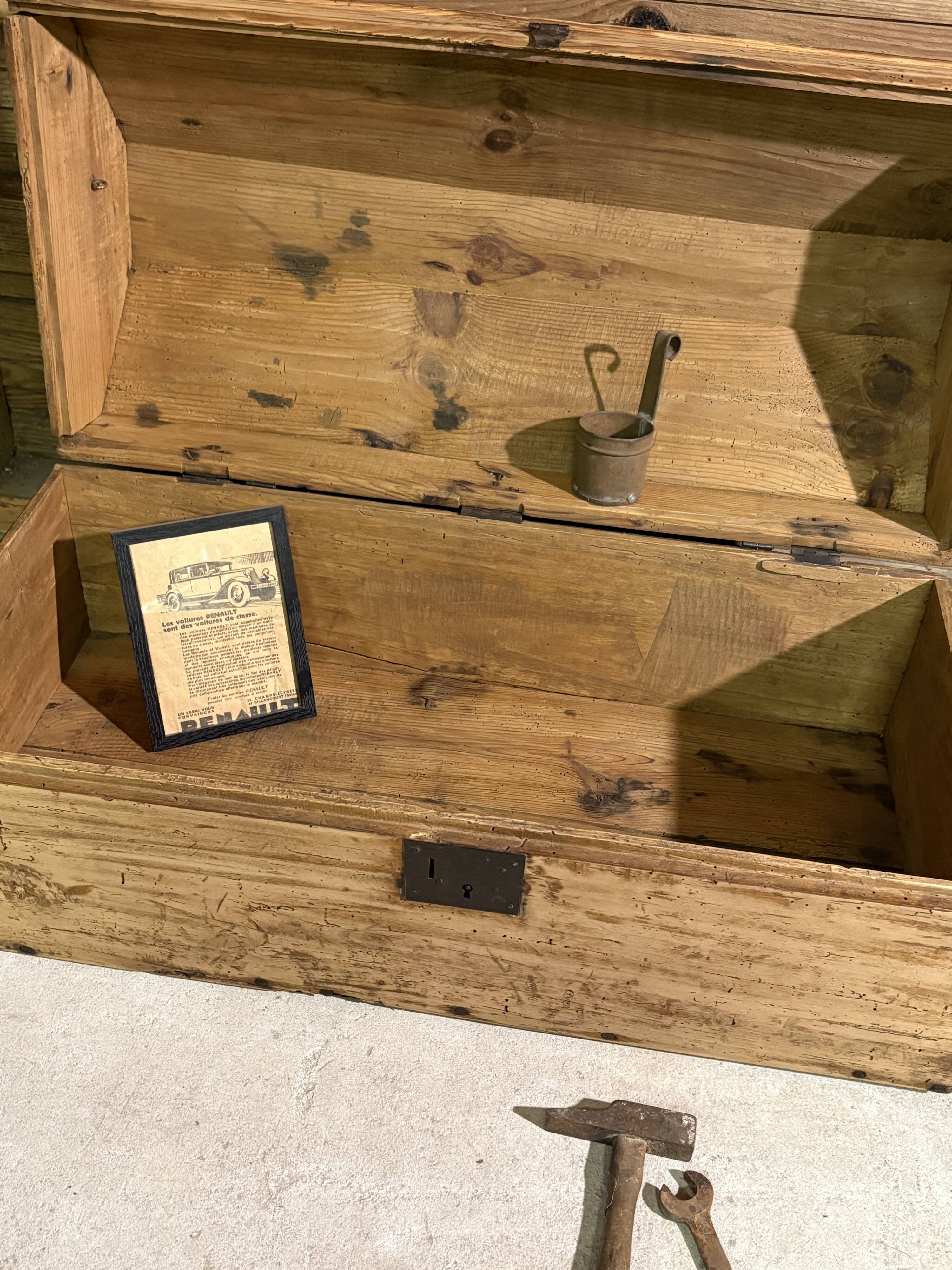 Malle ancienne rénovée en bois