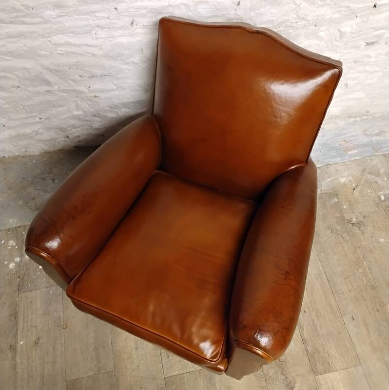 Fauteuils club ancien en crin dossier moustache