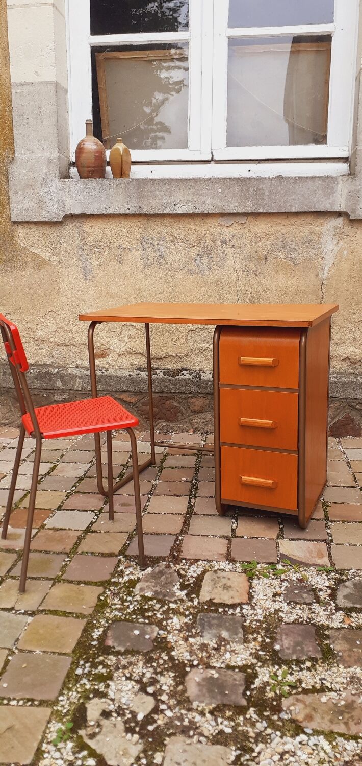 Desk and its vintage chair year 50