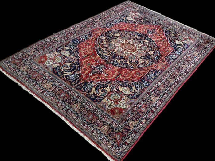 Persian Tabriz carpet, 135 cm x 195 cm, Iran, Hand knotted wool, 1980, perfect condition