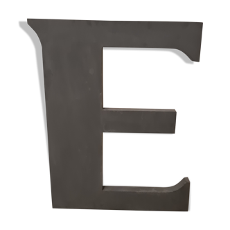 Lettre "E" vintage en zinc