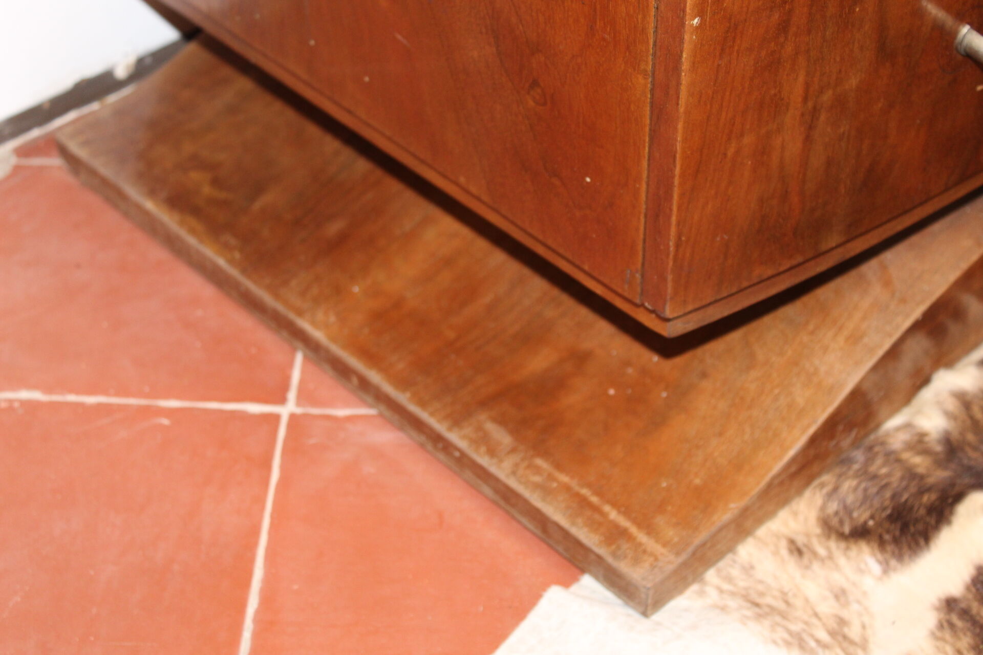 Art deco chest of drawers