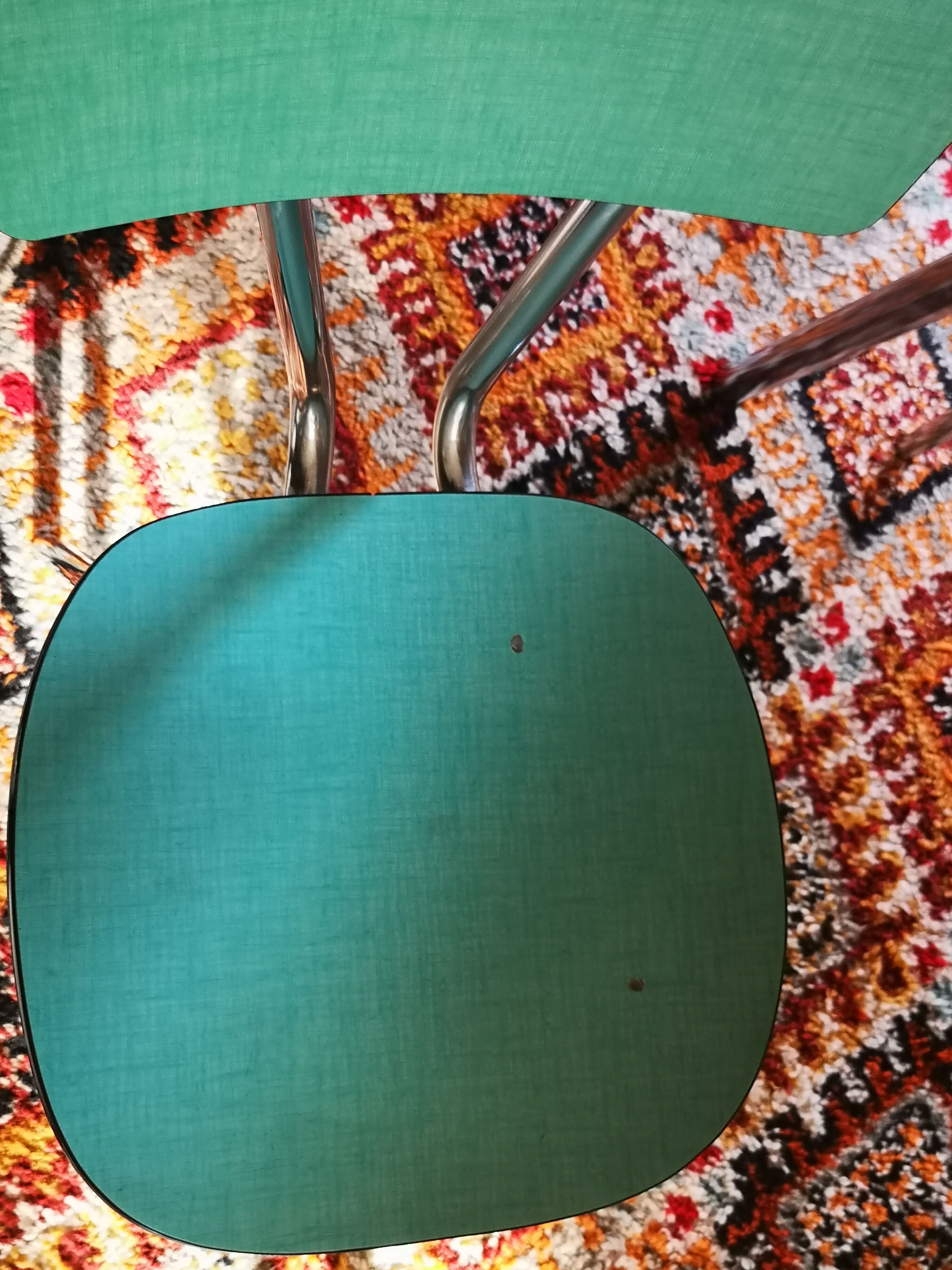 Stretch table set in formica and 4 chairs