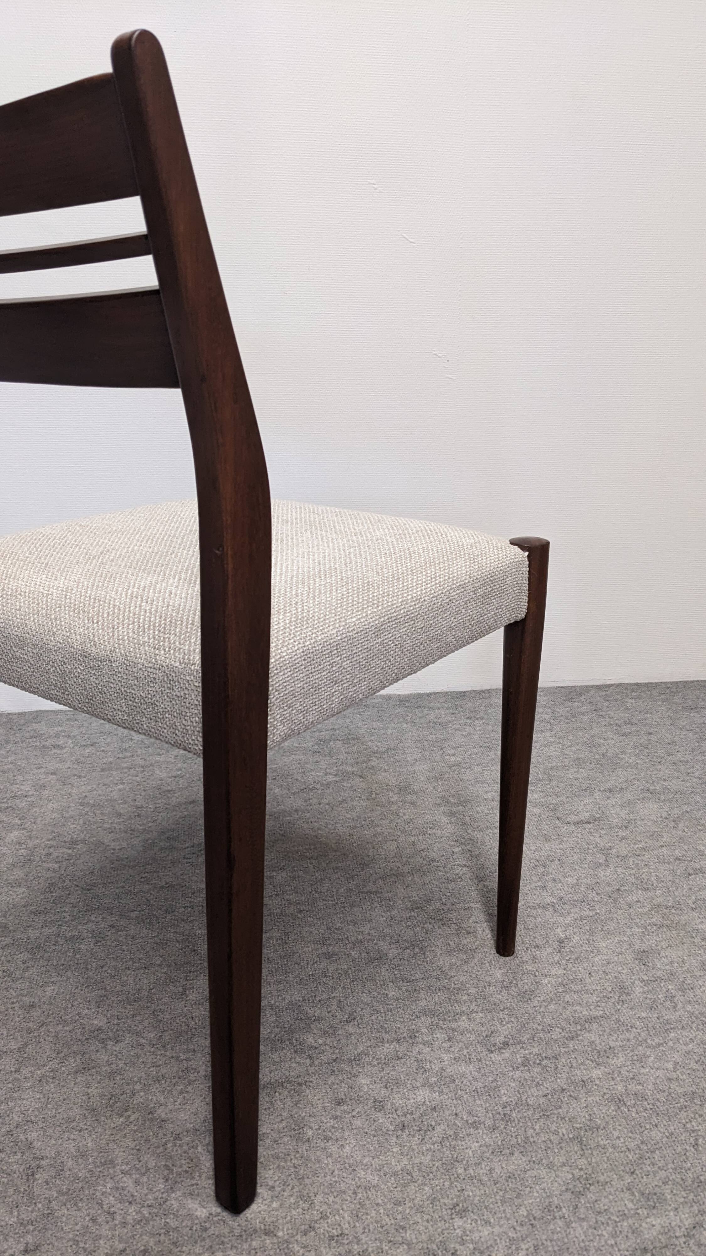 Série de 4 chaises de style scandinave en teck, France vers 1970