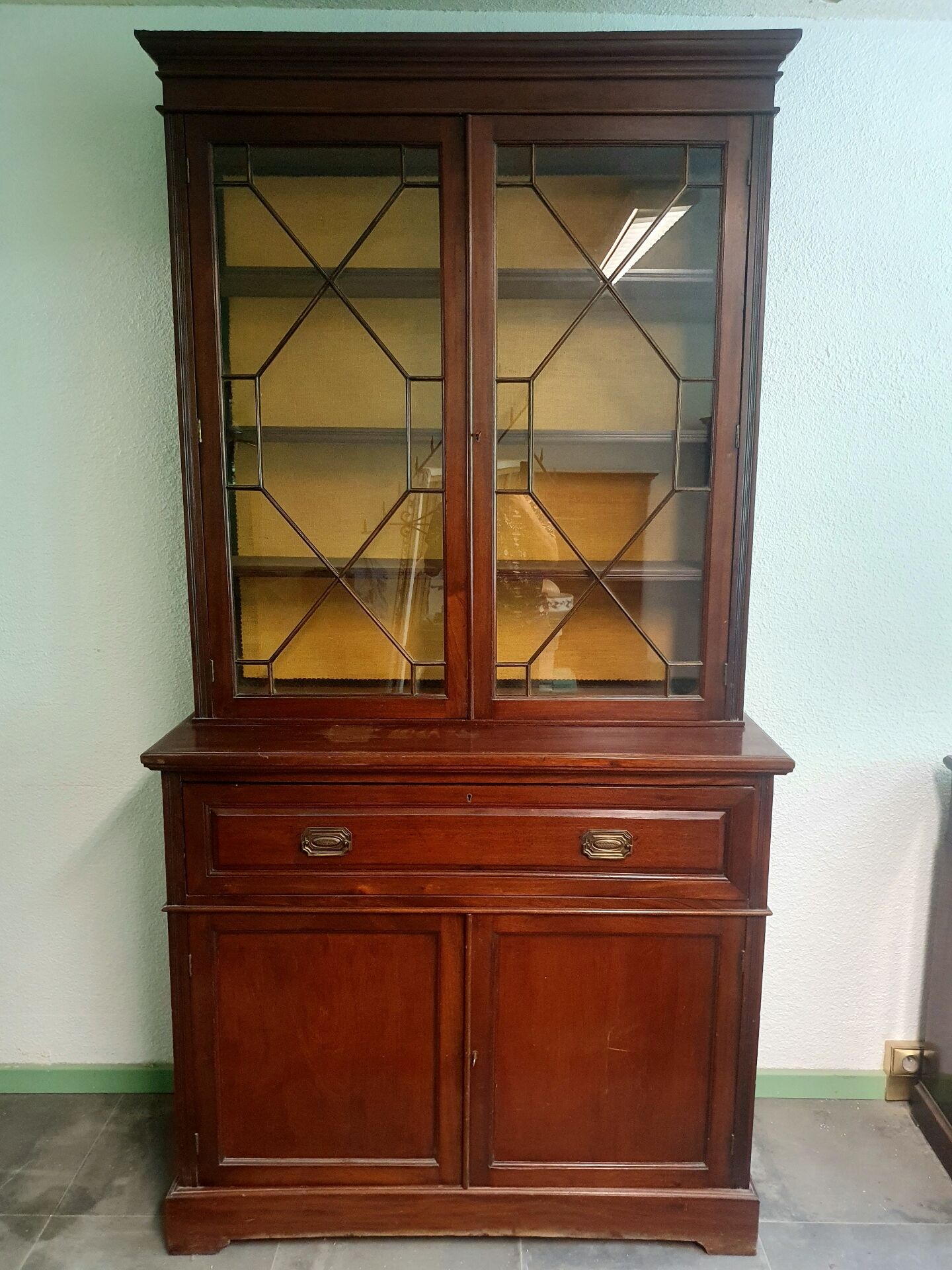 Elegant English mahogany secretary bookcase – Early 20th century