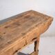 Table basse de grand format en cèdre à ceinture sculptée – Chine, vers 1920