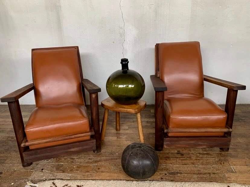 PAIR OF BRUTALIST ARMCHAIRS IN TEAK AND VINTAGE COGNAC LEATHER FROM THE 1950S