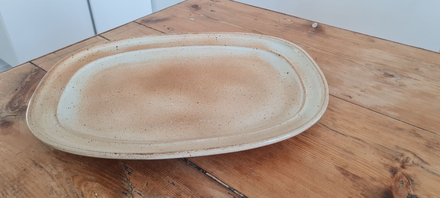 Serving dish in Marais sandstone