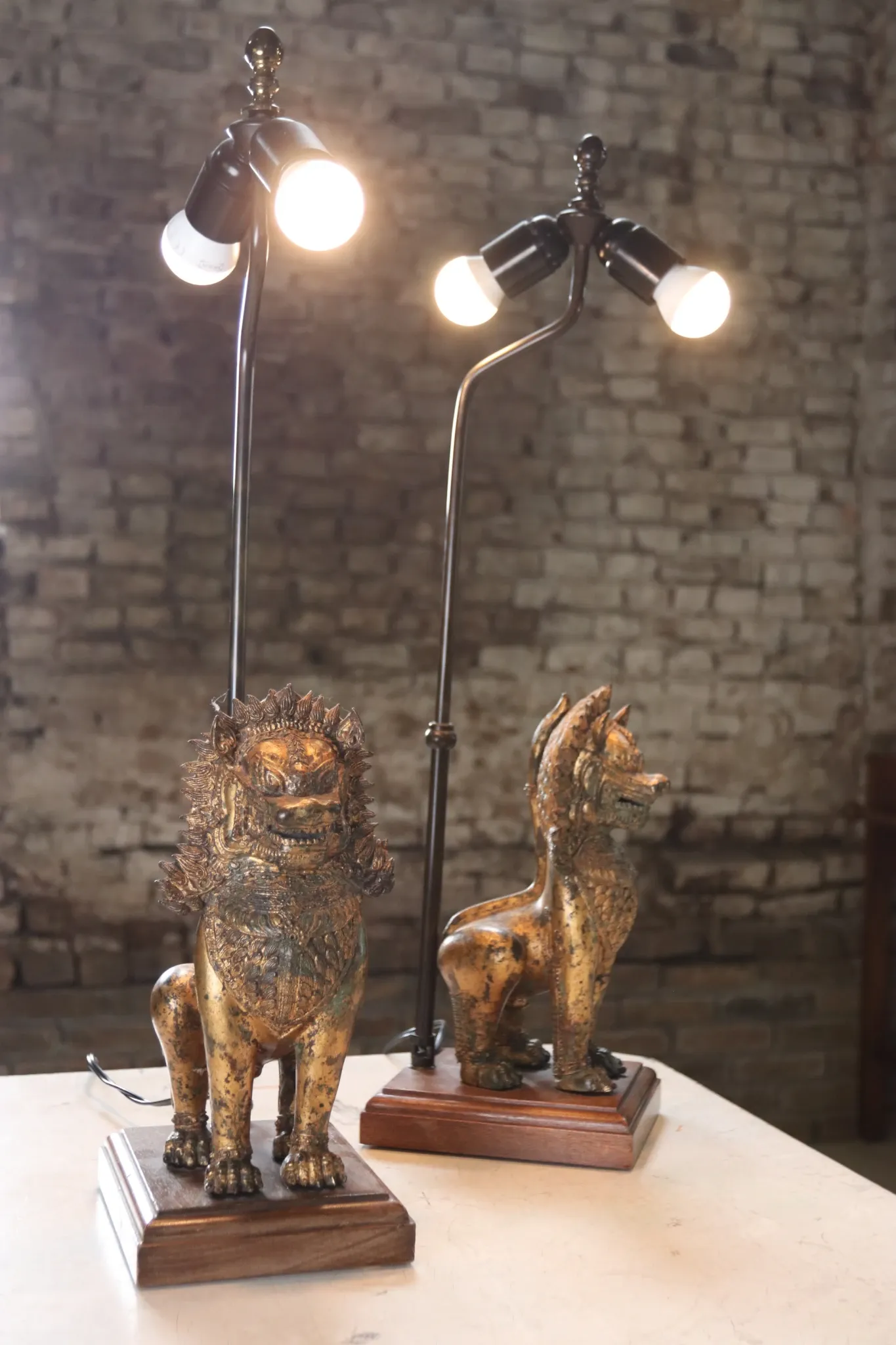 Pair of table lamps with gilt bronze Singha lions – Thailand, 1970s