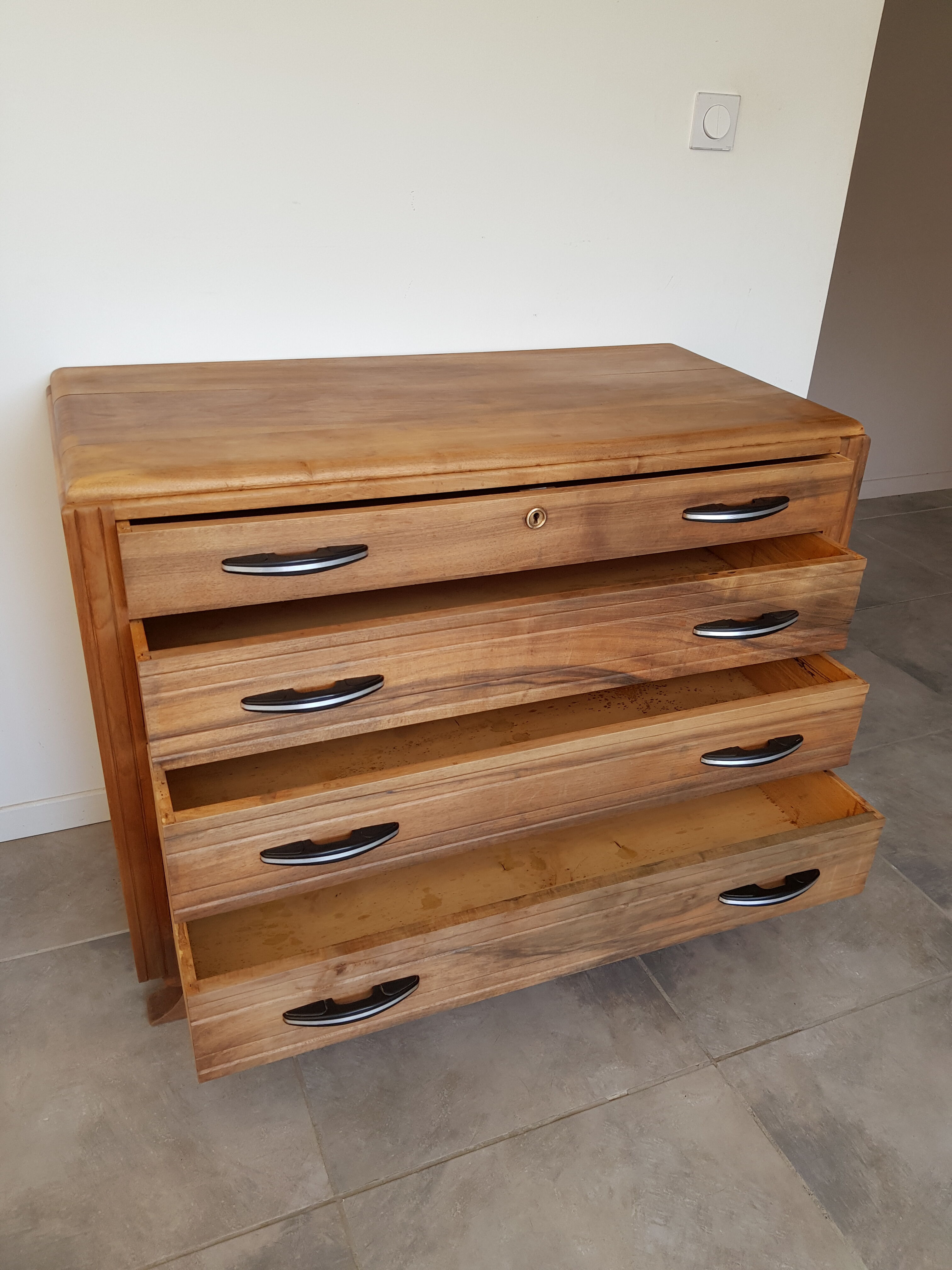 Chest of drawers from the 1950s