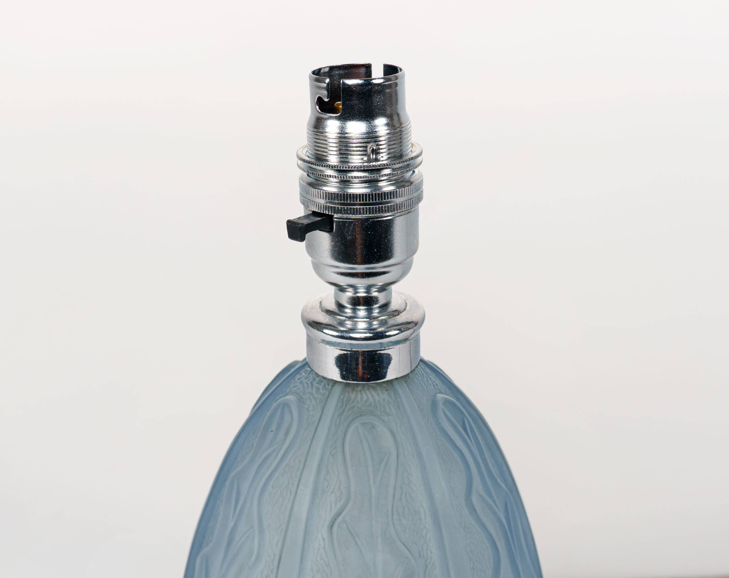 1930s French Art Deco Seaweed-Pattern Blue Glass Table Lamp