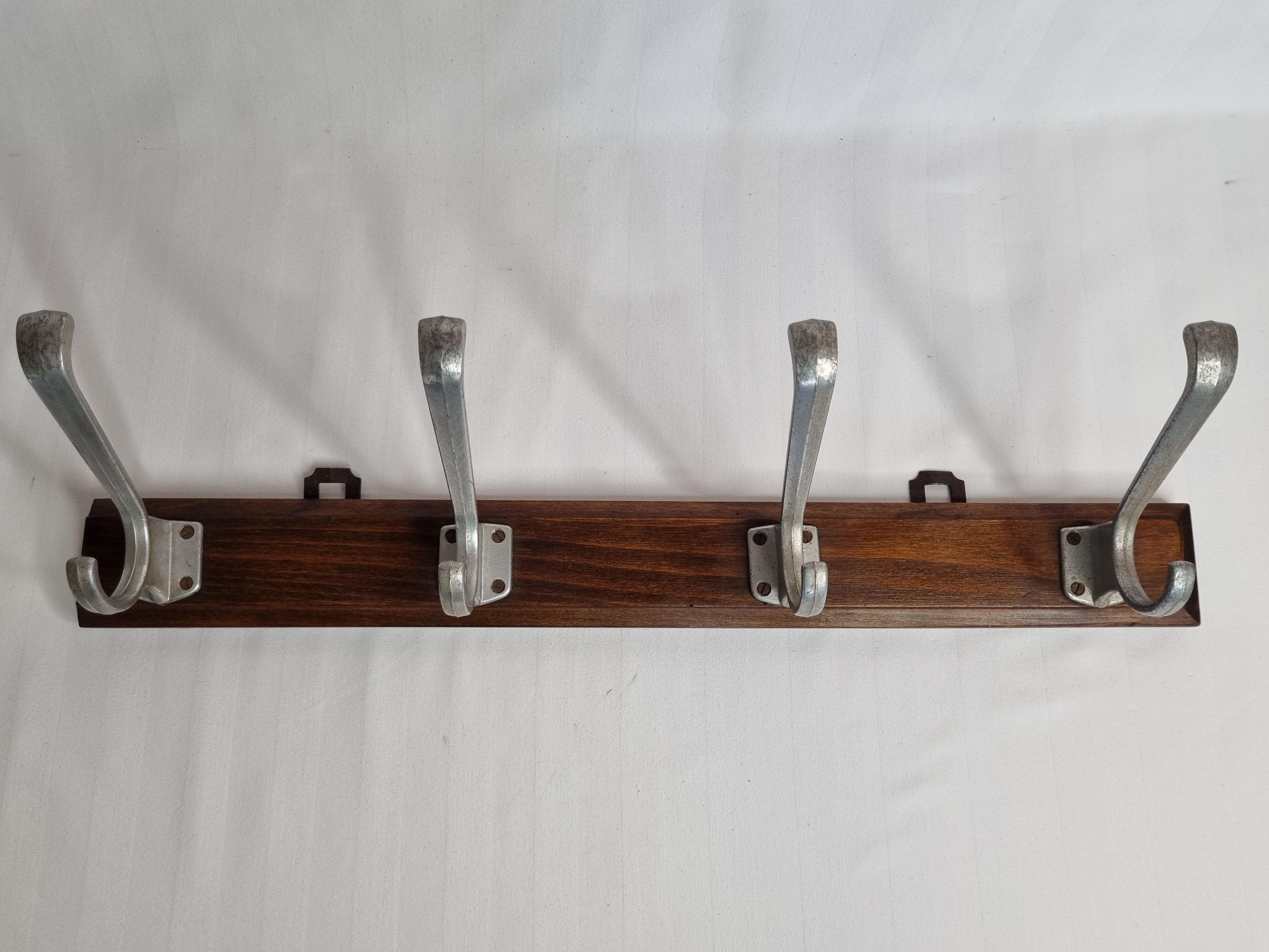 Wall rack "Art Deco" in cast aluminum and wood, 3 hooks, 54 cm
