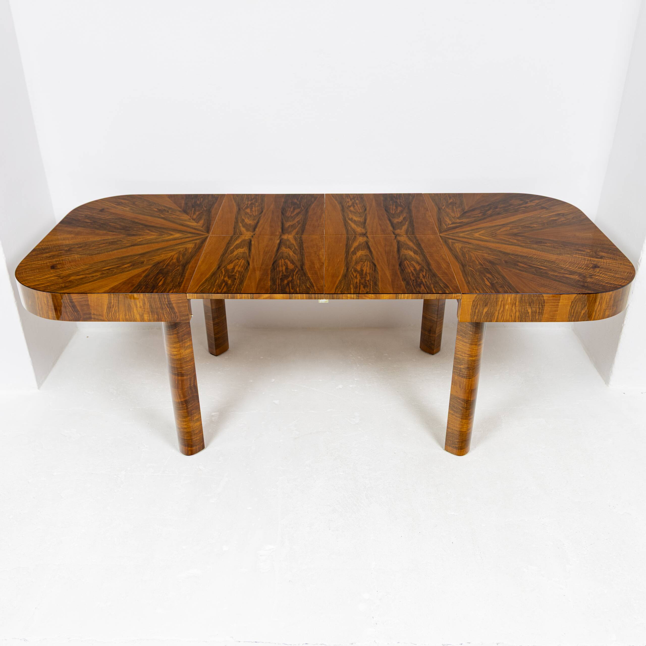 Table extensible Art Déco moderniste en noyer 1930–1944