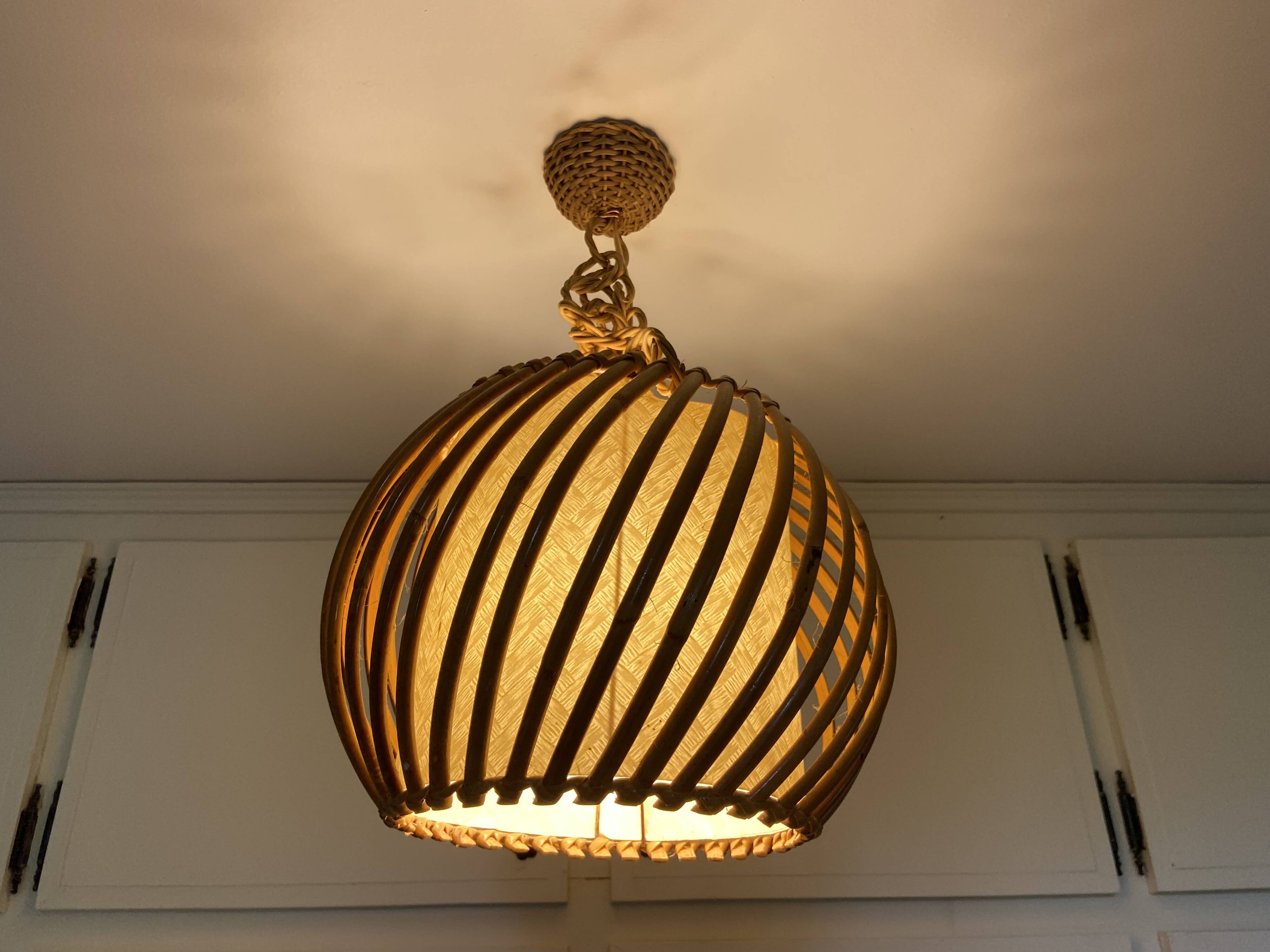 Suspension en rotin des années 50.