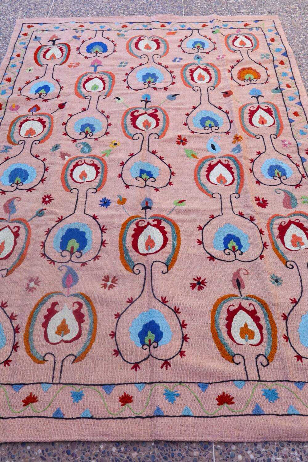 Salmon pink suzani kilim rug with embroidered patterns