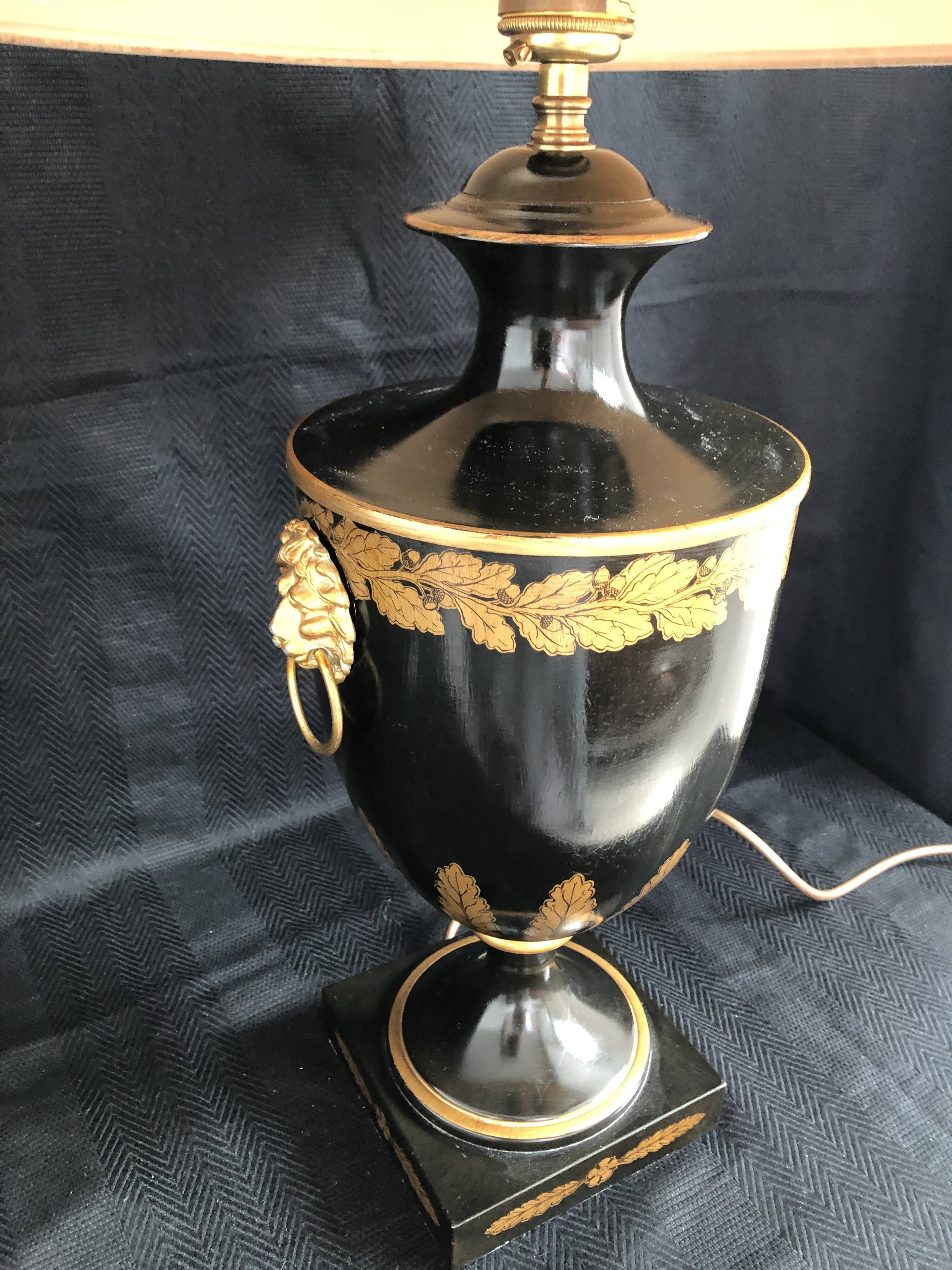 Large baluster lamp - Golden Lions and white and gilded ledleches - Hotel Paris