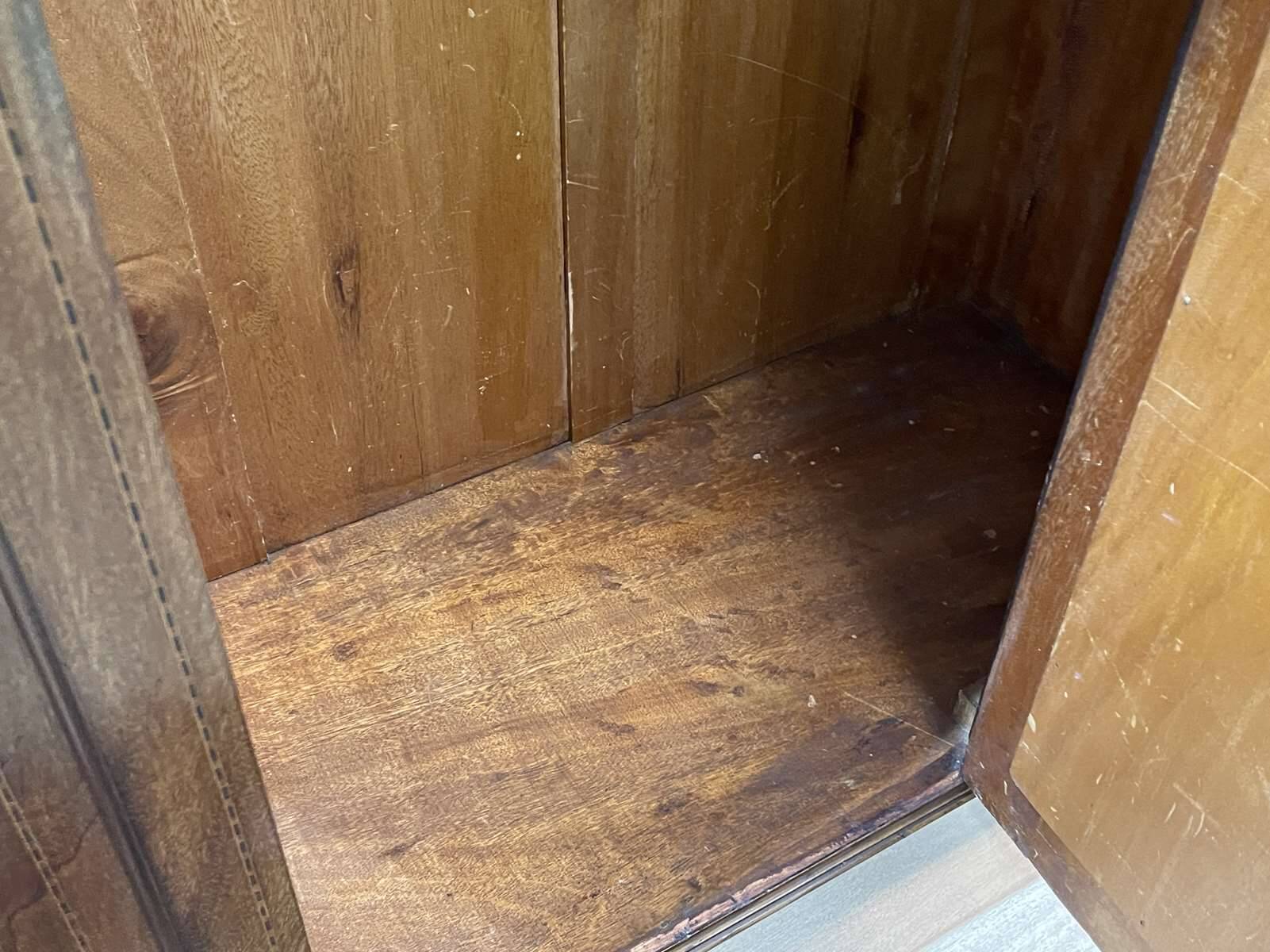Early 20th century English wardrobe in mahogany