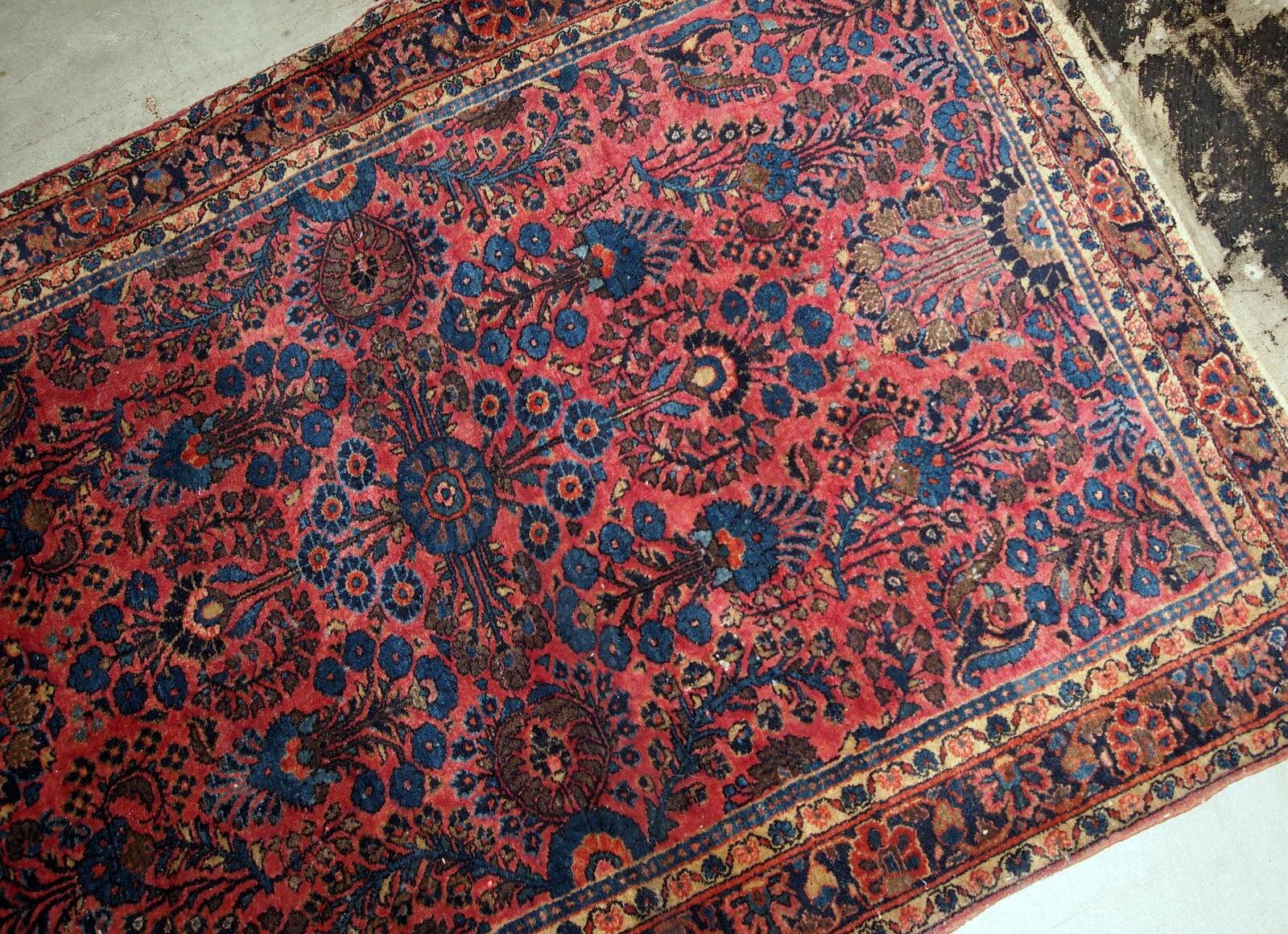Handmade antique Persian Sarouk rug 94cm x 167cm 1910s