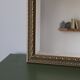 Miroir rectangulaire doré à décor mouluré